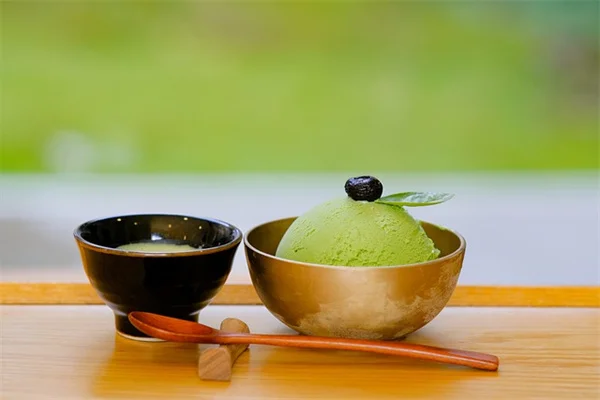 スズメバチの巣、再発防止に効く！軒先に吊るす6つの植物